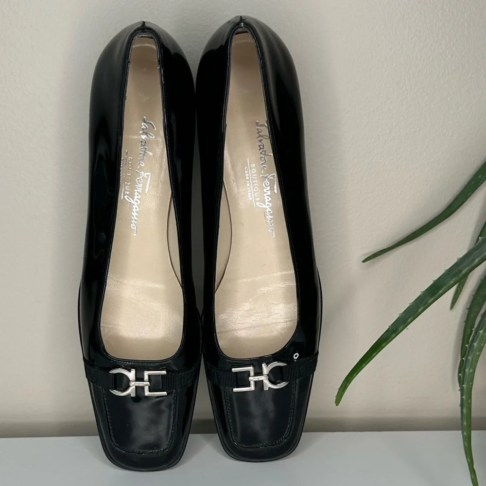 SALVATORE FERRAGAMO Vintage Letizia Black Patent Leather Pumps 7.5B | Gancini - Picture 8 of 10